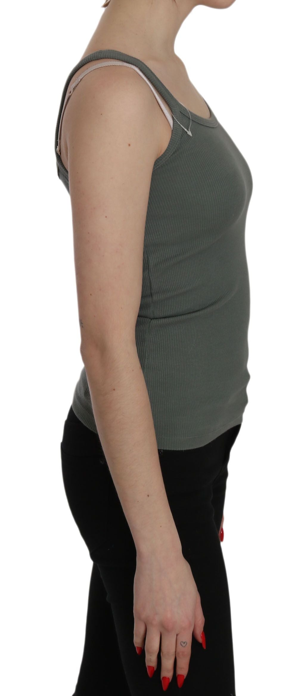 Woman wearing a gray tank top