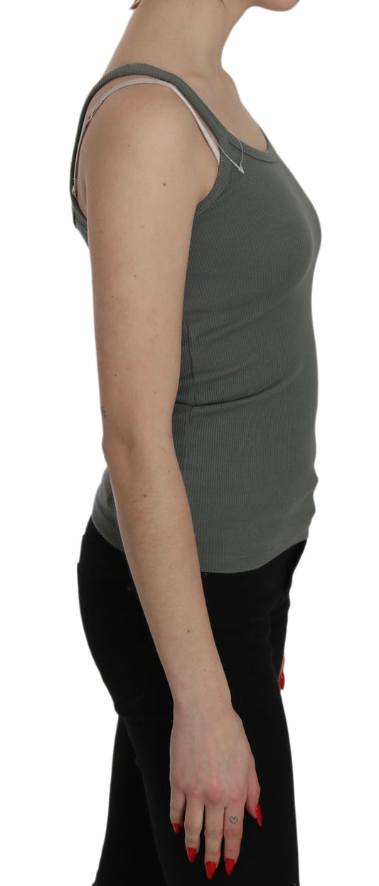 Woman wearing a gray tank top