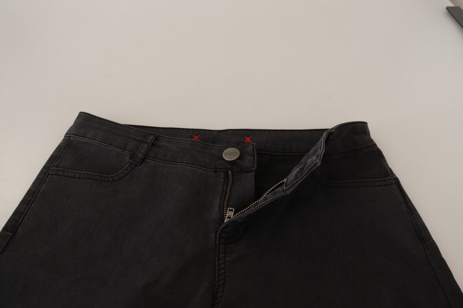 Dark blue denim jeans with button closure
