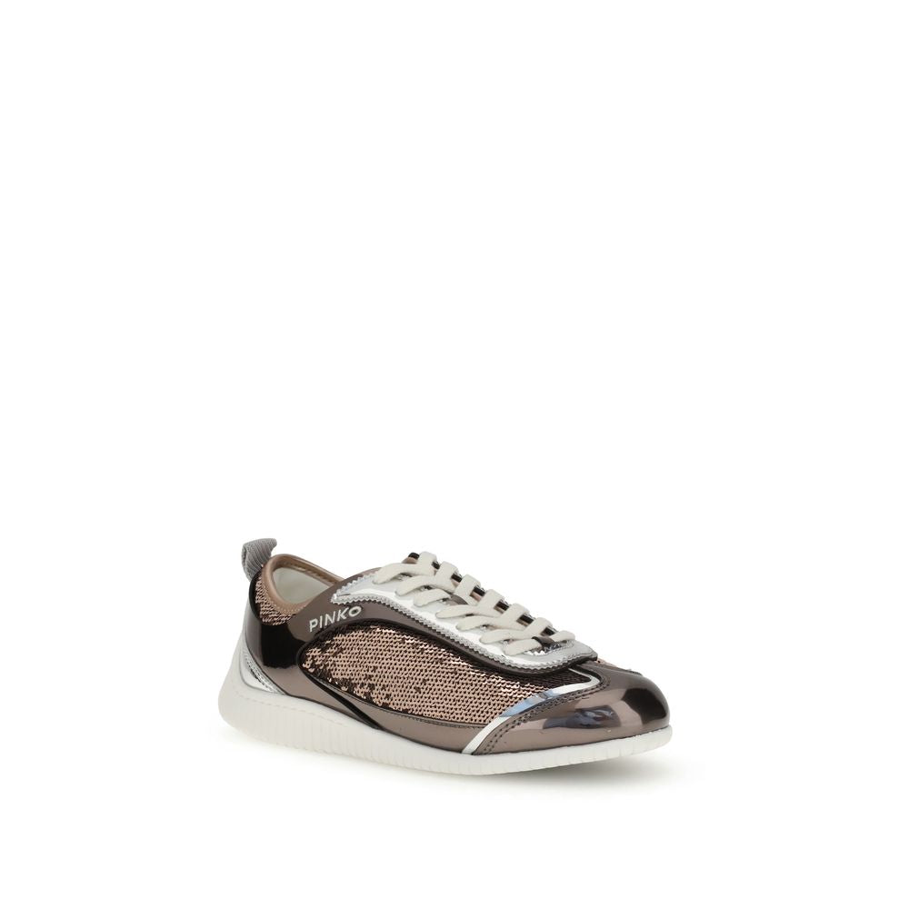 Pair of women's sneakers with lace closure