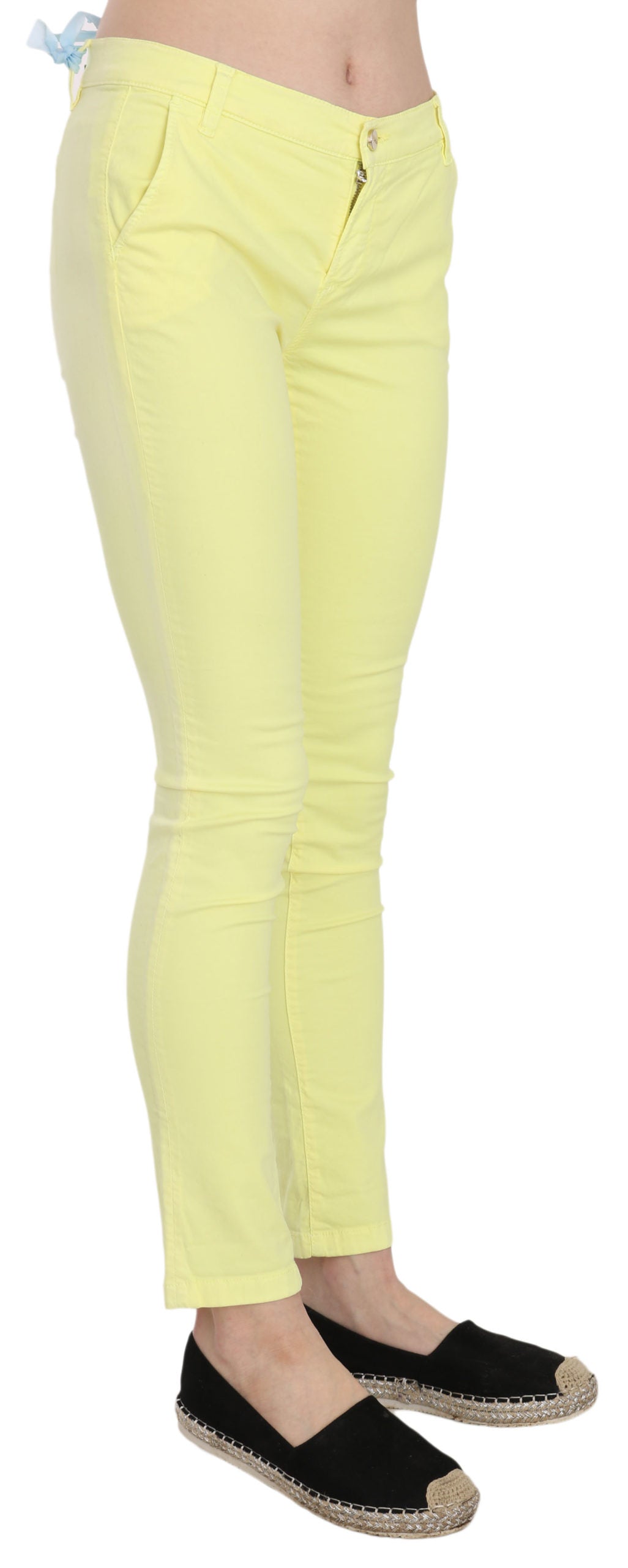 Yellow skinny jeans on a model