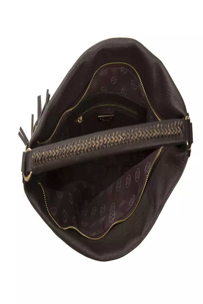 Brown leather bag with zipper closure