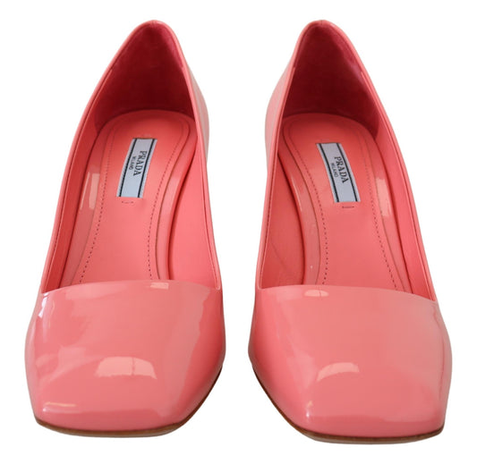 Pair of women's pumps with pointed toe and stiletto heel