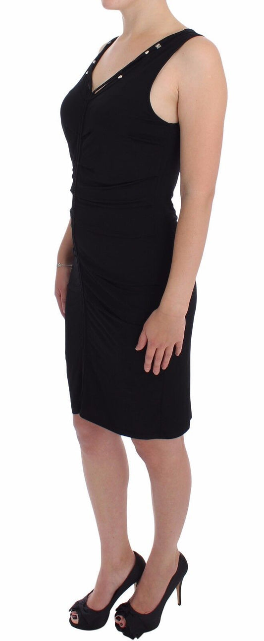 A black bodycon dress with a wiggle pencil skirt