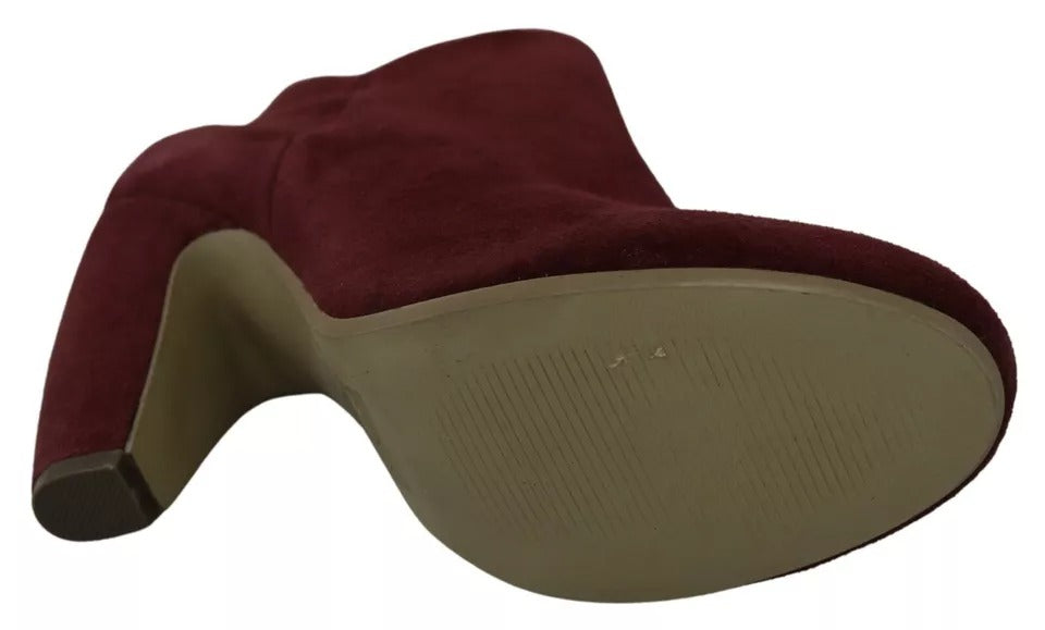 Brown suede boot with red lining
