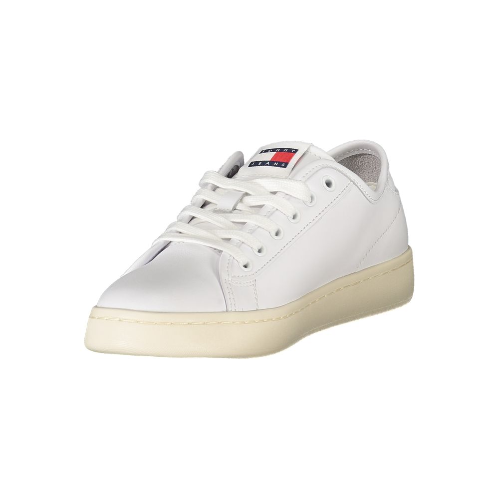 White sneakers with laces for women, featuring a logo on the side and a flat sole