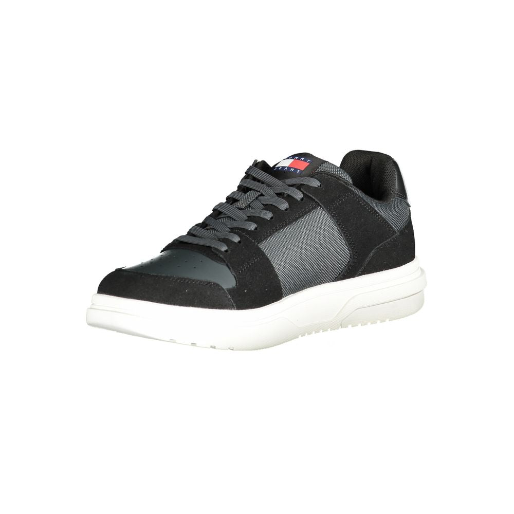 Black and white sneaker with laces