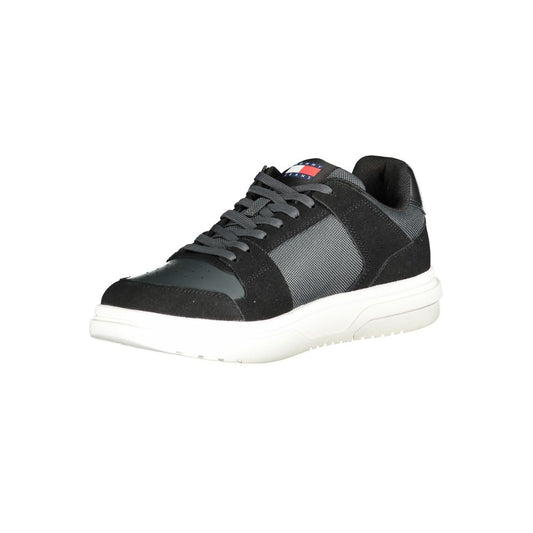 Black and white sneaker with laces