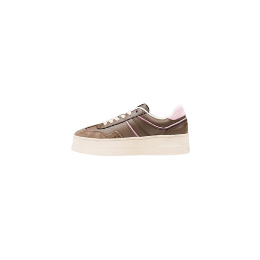 Brown shoe with pink laces
