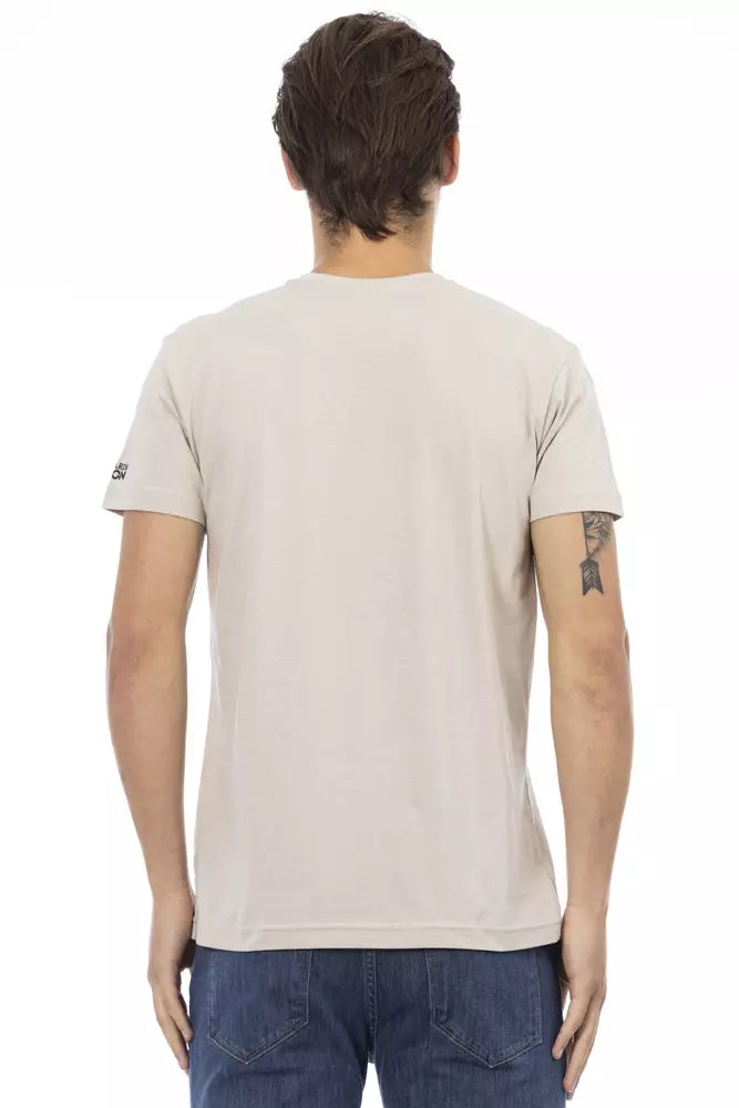 Man wearing a beige t-shirt