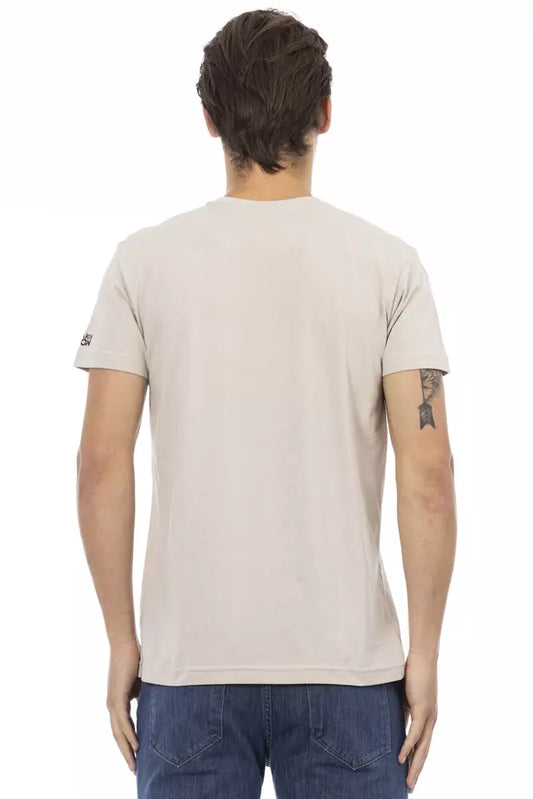 Man wearing a beige t-shirt