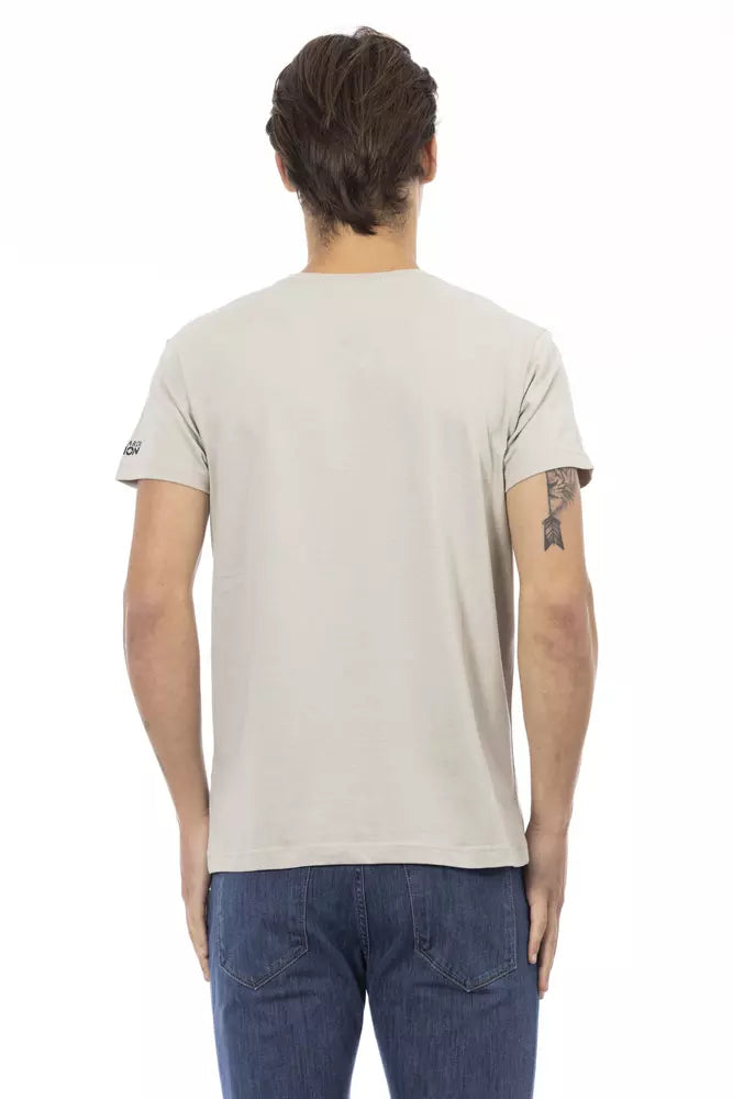Man wearing a short sleeve t-shirt