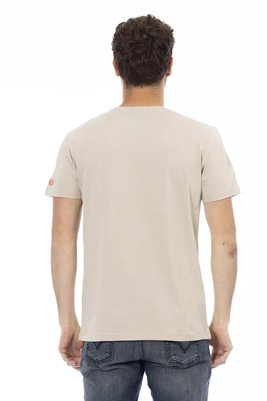Man wearing a short sleeve t-shirt