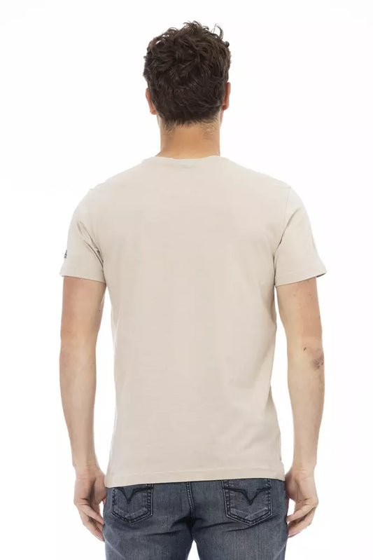 Man wearing a beige t-shirt