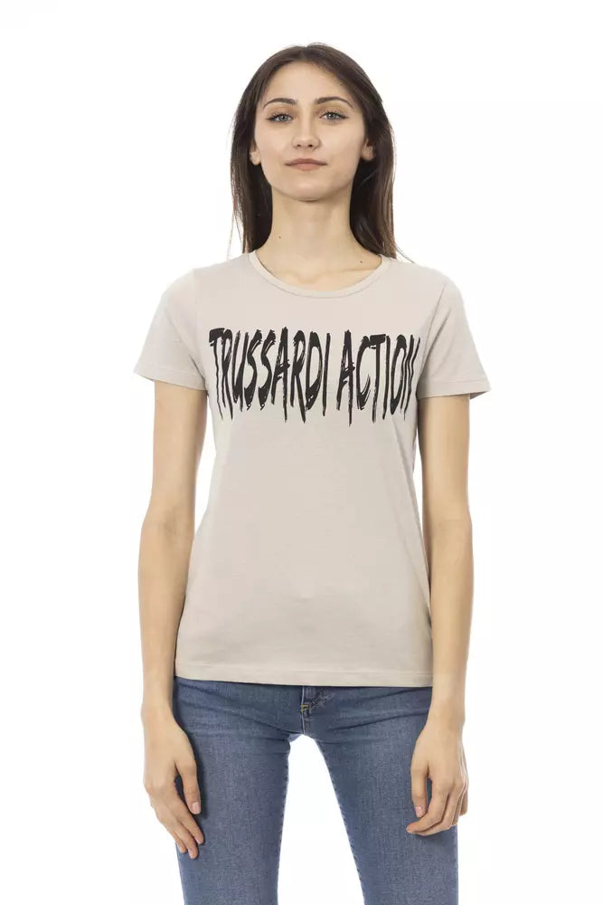 Woman wearing a beige t-shirt with white lettering