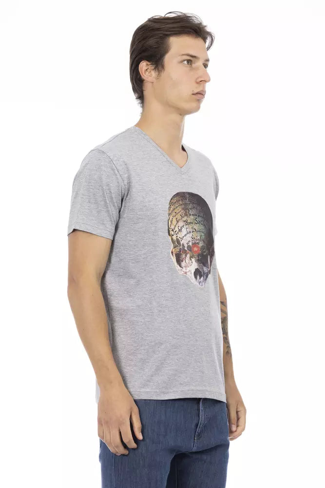 Man wearing gray t-shirt with graphic print