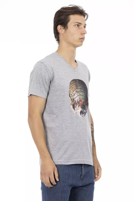 Man wearing gray t-shirt with graphic print