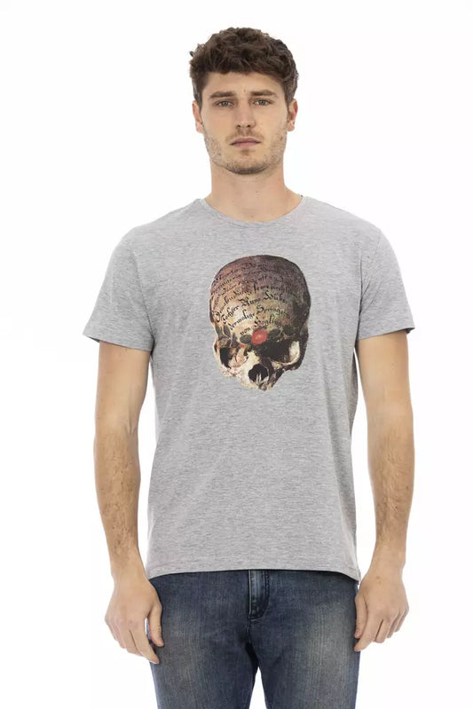 Man wearing gray t-shirt with skull graphic