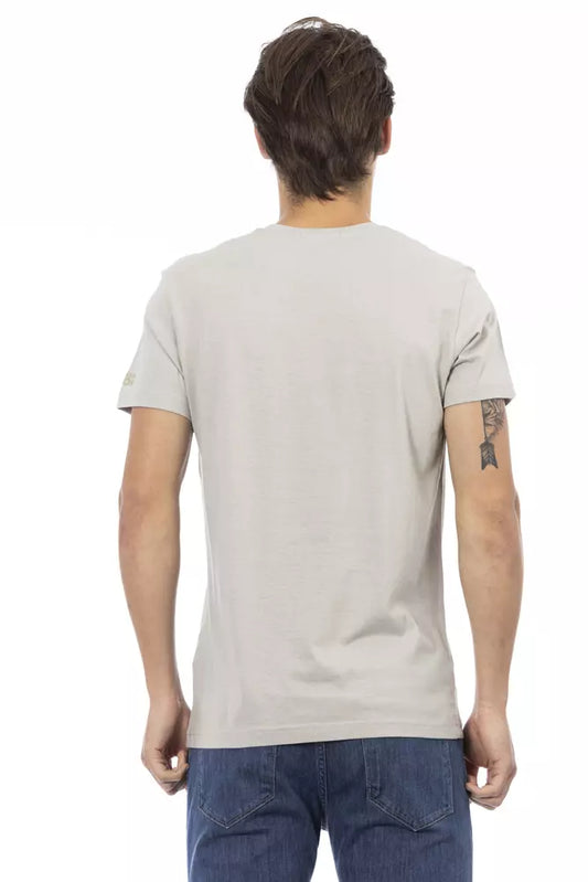 Man wearing a gray t-shirt