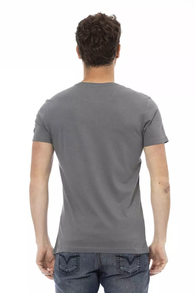 Man wearing gray t-shirt