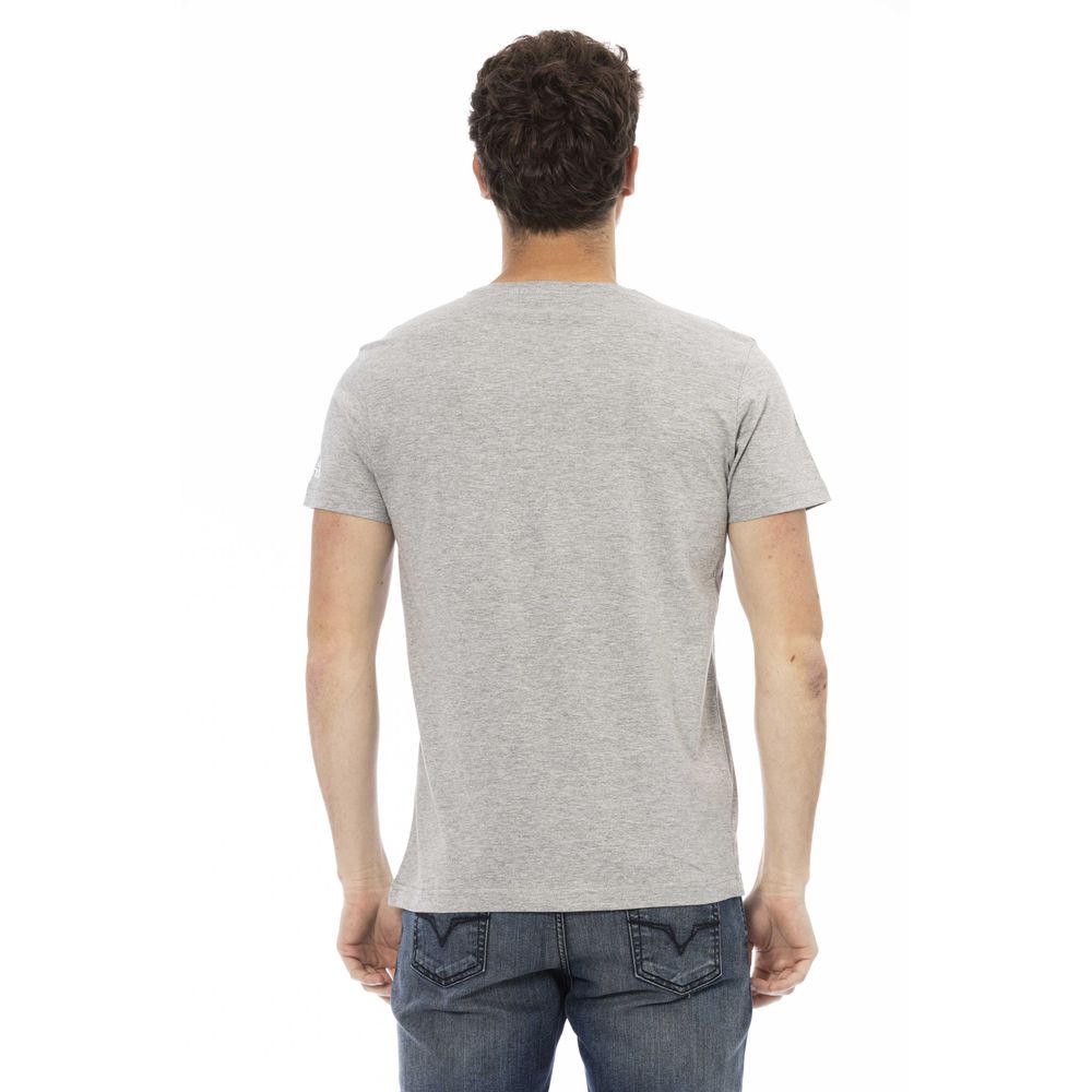 Man wearing gray t-shirt and blue jeans