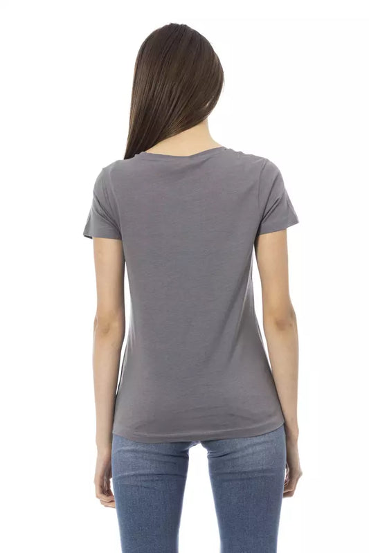 Woman wearing gray t-shirt