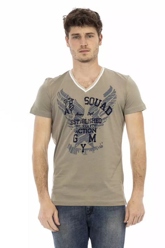Man wearing a gray t-shirt with graphic design