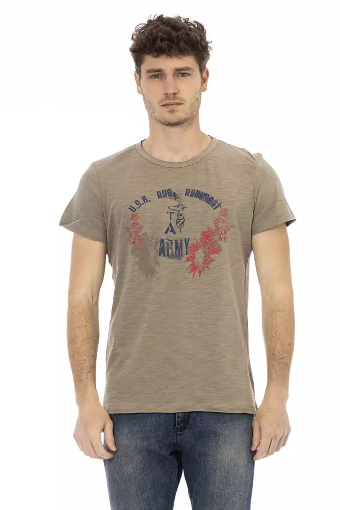 Man wearing a short sleeve t-shirt