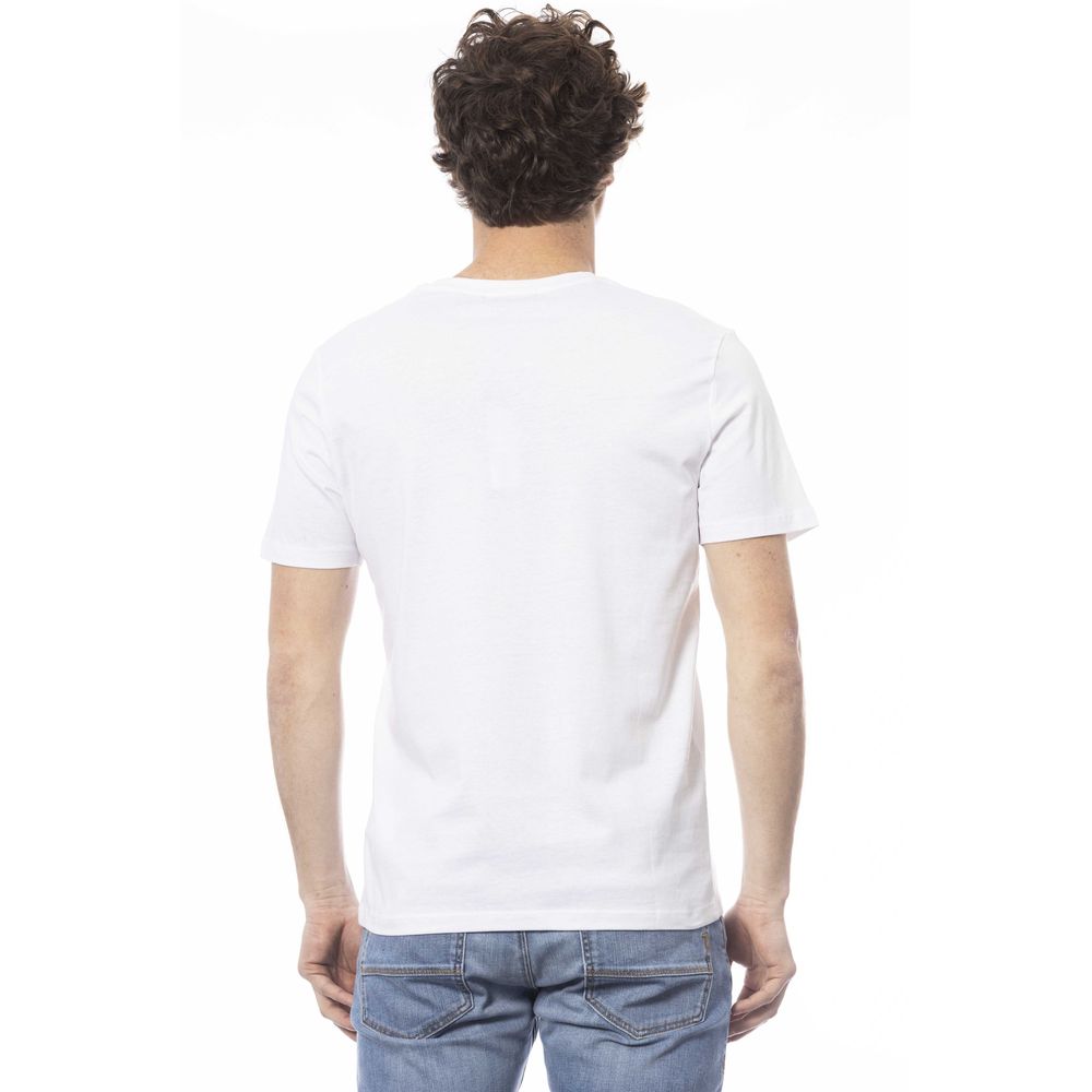 Man wearing white t-shirt and blue jeans