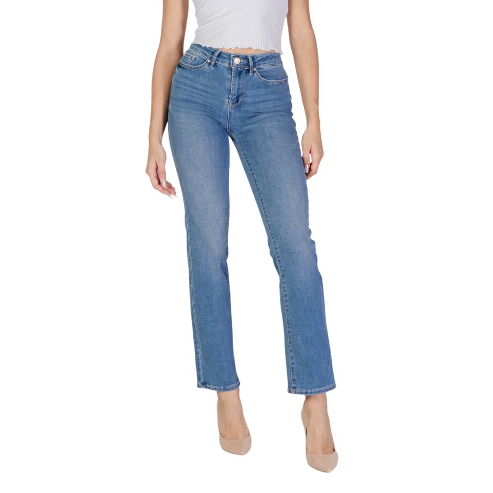 Woman wearing high waisted jeans and heels
