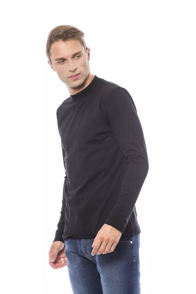 Man wearing black long sleeve shirt and blue jeans