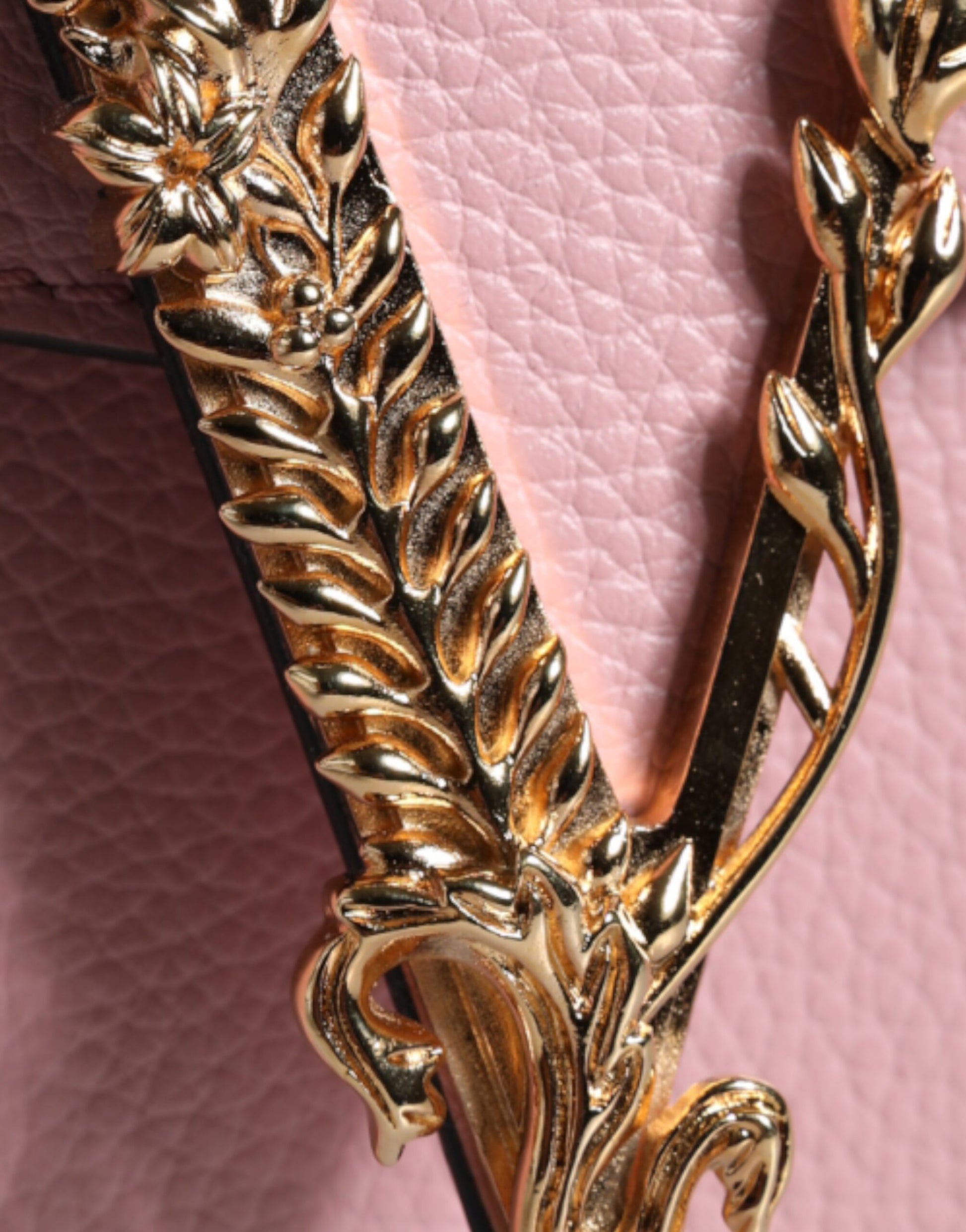 Gold ornate hair clip