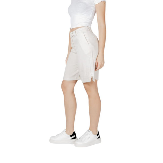 A pair of beige viscose bermuda shorts with a high waist and cropped length