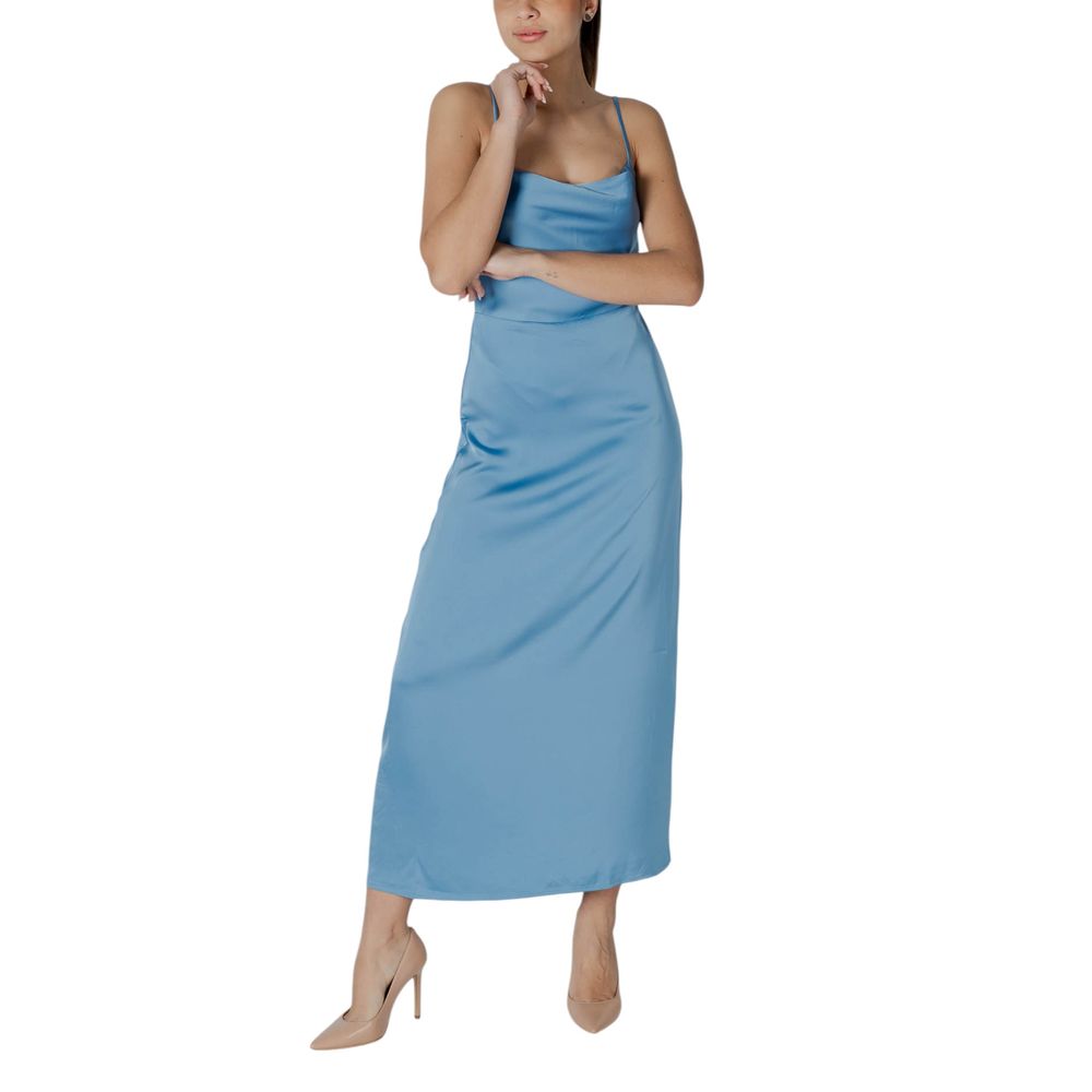 A long turquoise dress with a sleeveless design and a fitted silhouette